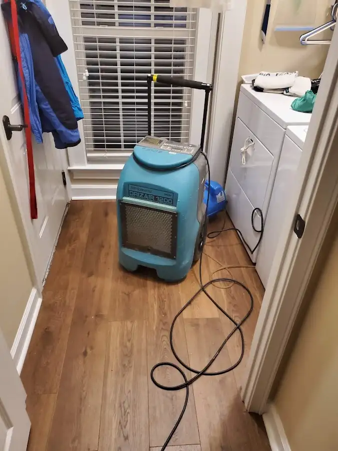 Commercial dehumidifier deployed for Crawl Space Restoration in Alvin